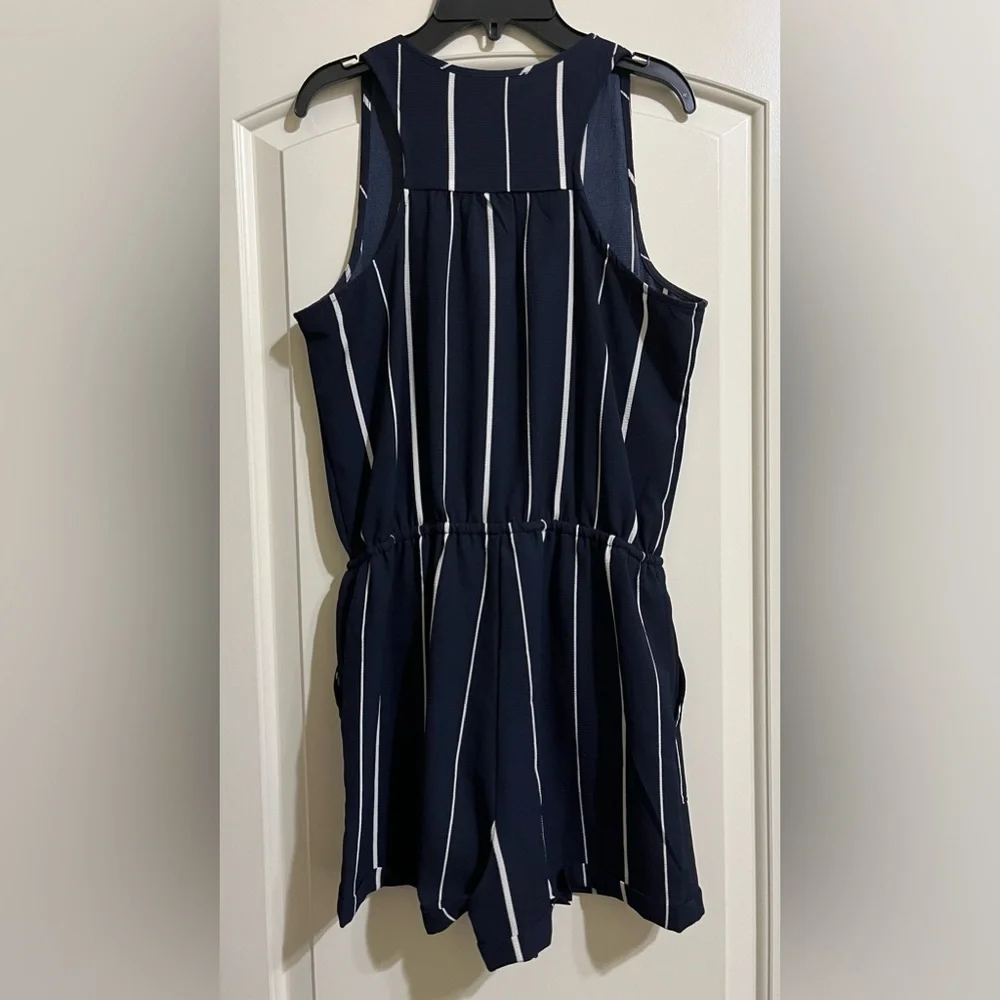 IRIS Women’s Navy Blue White Striped Sleeveless Shorts Romper Size Medium